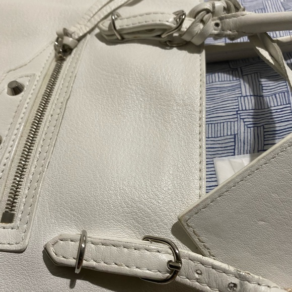 Balenciaga tote with some flaws. All my items are guaranteed authentic.read ‼️ - Picture 10 of 16